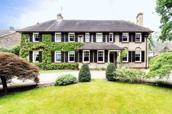 6 bedroom Detached f...